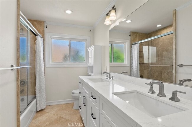 Building Photo - 28501 El Sur