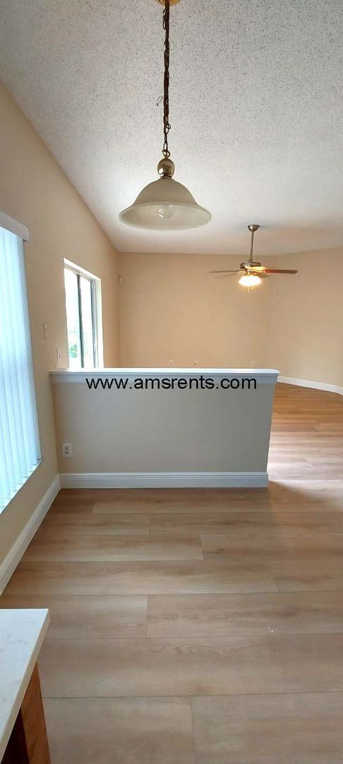 Building Photo - Spacious 3 bedroom 2 bath in Apopka