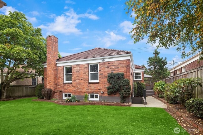 Building Photo - 5035 47th Ave NE