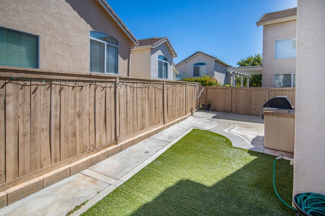 Building Photo - 1 Quebec