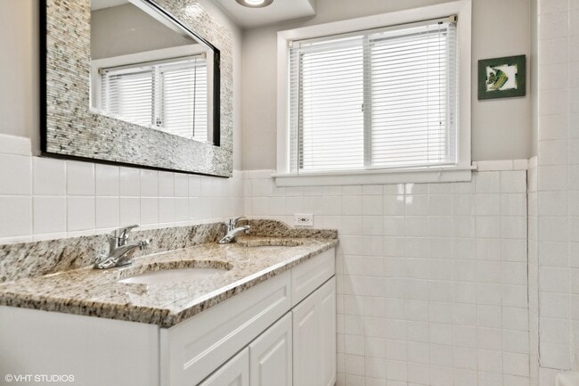 Building Photo - 384 Hastings Ave