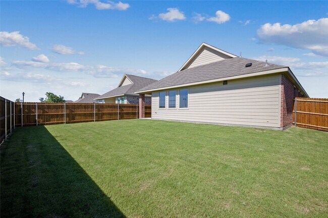 Building Photo - 4905 Woodloch Dr