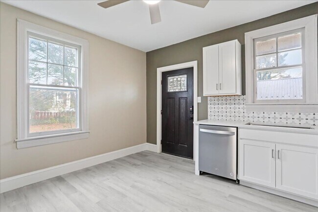 Building Photo - 1052 Edgar Ave