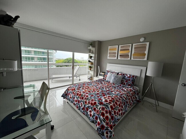Building Photo - 1627 Brickell Ave