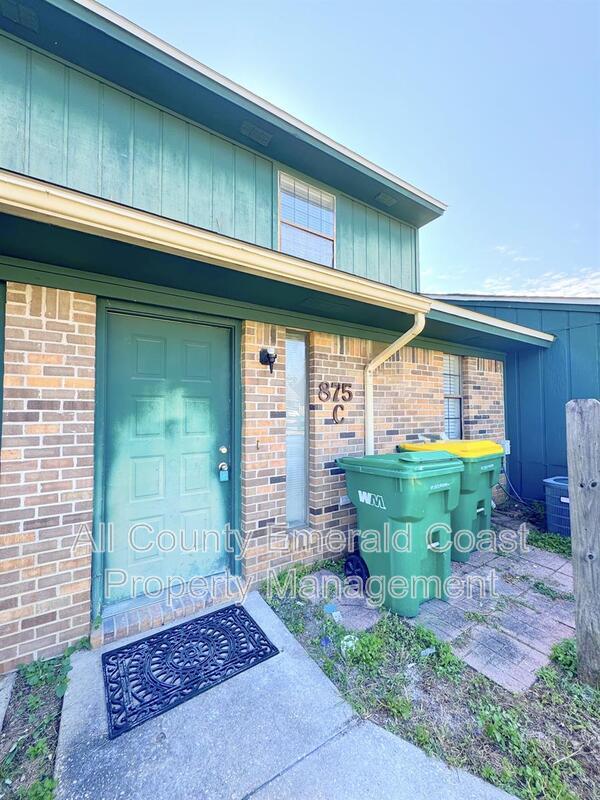 Building Photo - 875 Fairview Dr