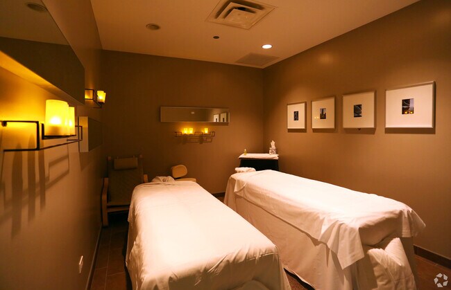 Building Photo - 227 N Columbus Dr