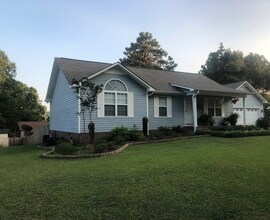 Building Photo - ? Beautiful 3 Bedroom, 2 Bath Home in Southside, AL! ?