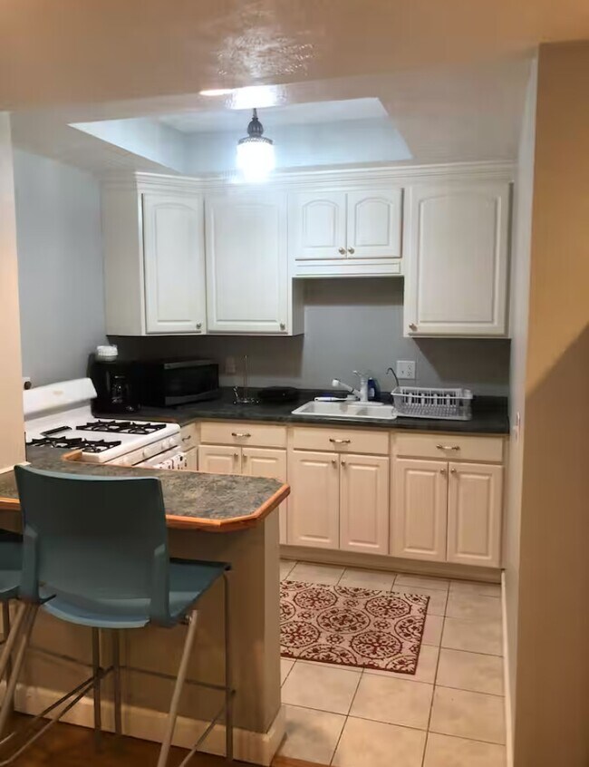 Kitchen - 10994 Fairview Ave