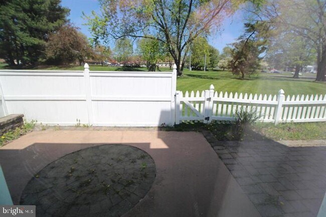 Building Photo - 681 Rose Hollow Dr