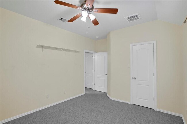 Building Photo - 2001 Singing Hls