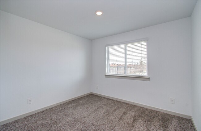 Building Photo - 10602 Great Basin Dr