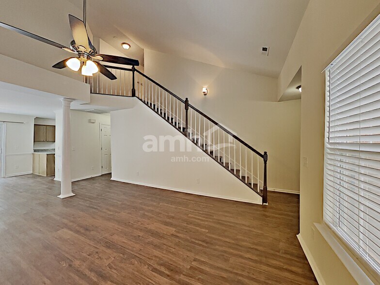 Building Photo - 2117 Ponty Pool Dr