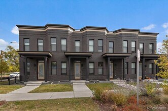 Building Photo - 879 30th St