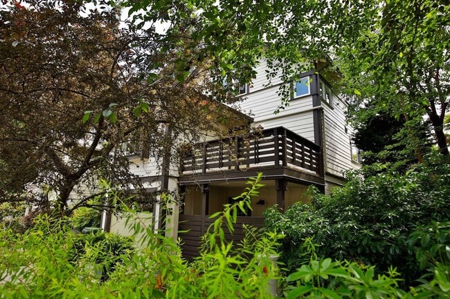 Building Photo - 1086 Village Loop