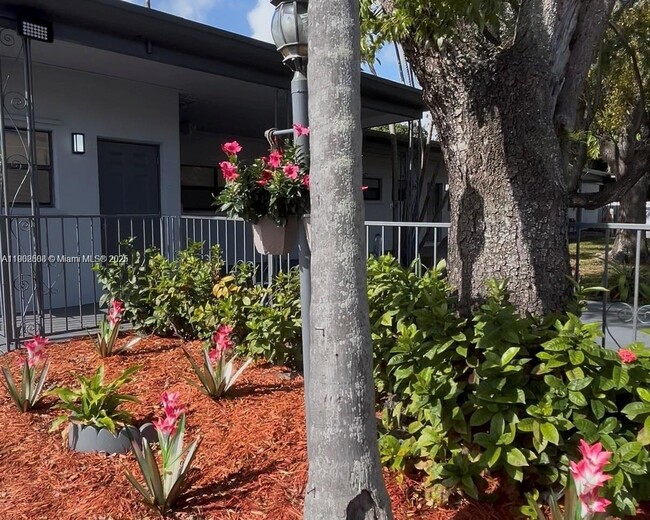 Building Photo - 13390 NE 6th Ave