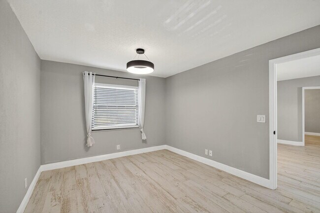 Building Photo - 4707 Lucerne Lakes Blvd E