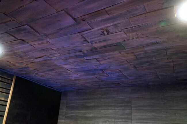 Building Photo - 11150 Peachtree Dr