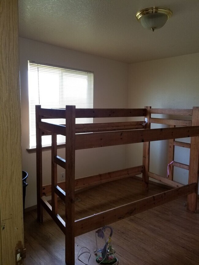 Building Photo - Charming 3-Bedroom Home in Quiet Cul-de-Sac with Valley Views!