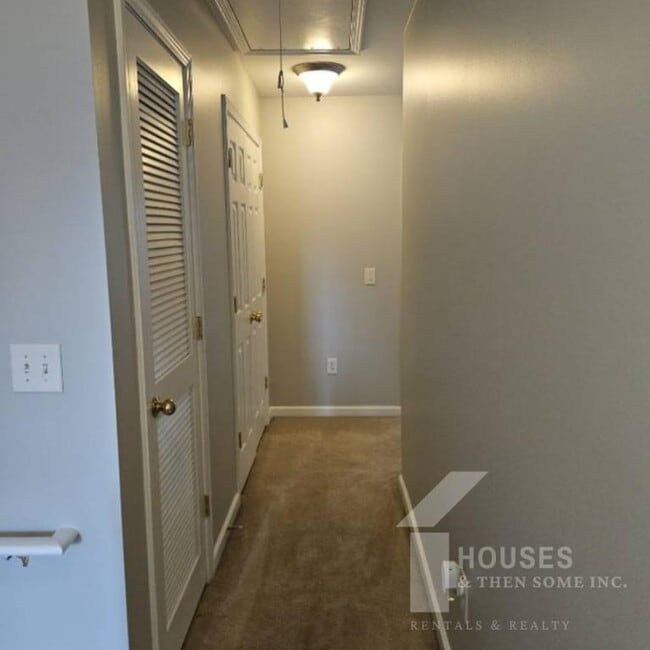 Building Photo - 203 Chardon Pl