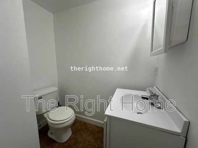 Building Photo - 3330 N 59th St
