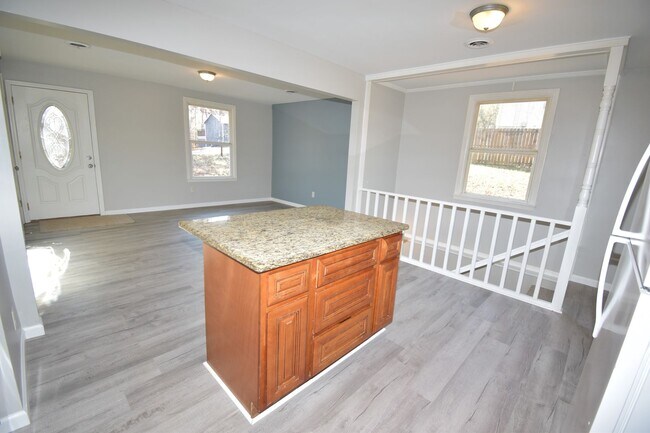 Building Photo - 4 Bedroom Home For Rent Over The River!