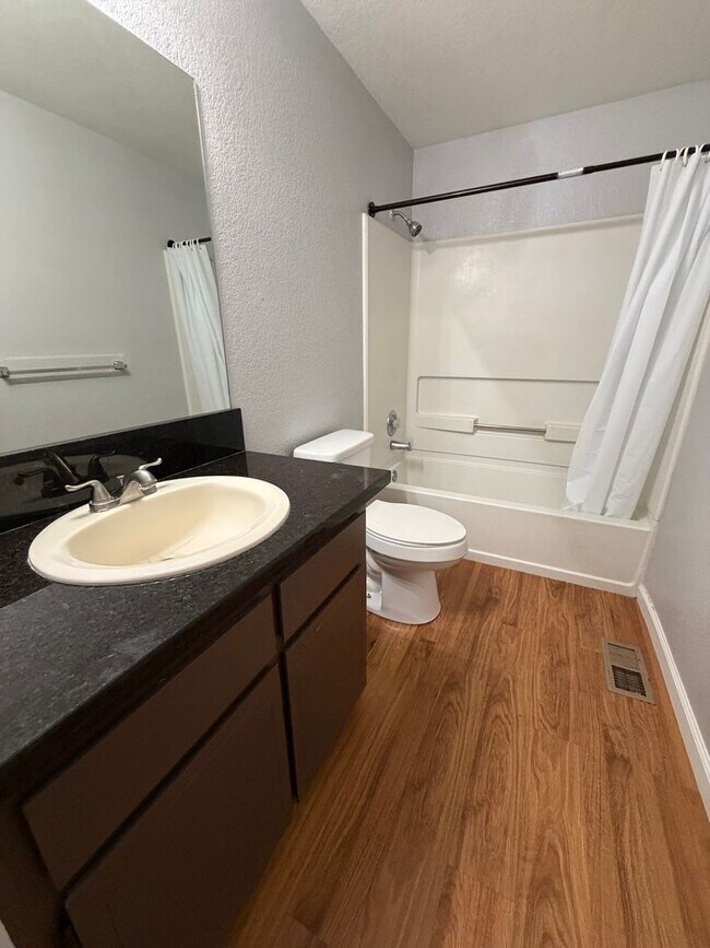 Building Photo - Centrally located home, clean and ready for occupany