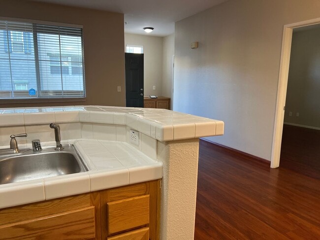 Building Photo - Great 2-bedroom 2 bath condo with A/C, 1 car garage and additional