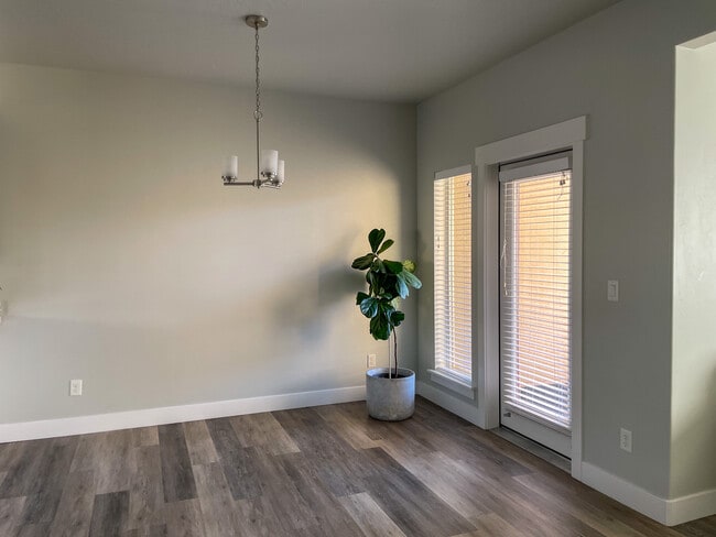 Building Photo - 865 S Aspen Wy