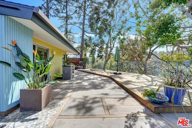 Building Photo - 2755 Carmar Dr