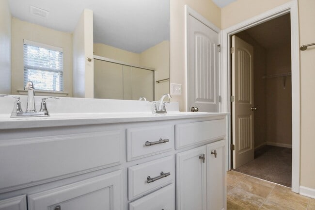 Building Photo - Pet Friendly Three Bedroom in Pleasant View!