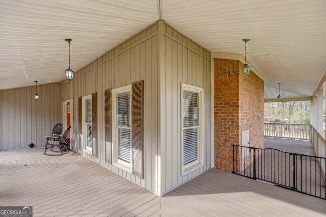 Building Photo - 300 Briarwood Rd