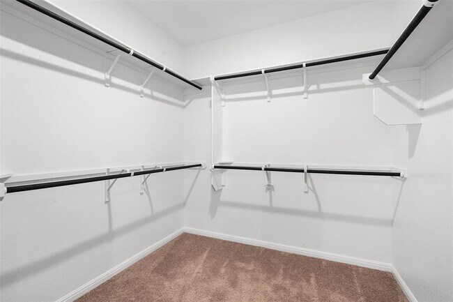 Building Photo - 2516 Walking Y Rd