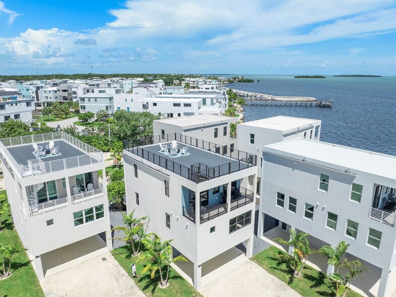 Building Photo - 99 Seaside Ave