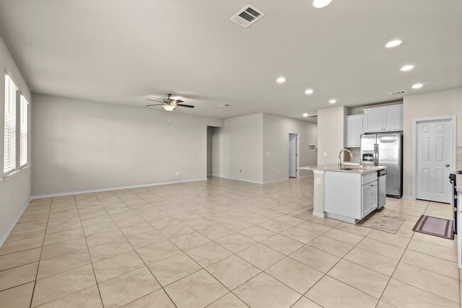 Building Photo - 1421 Itzel Bnd