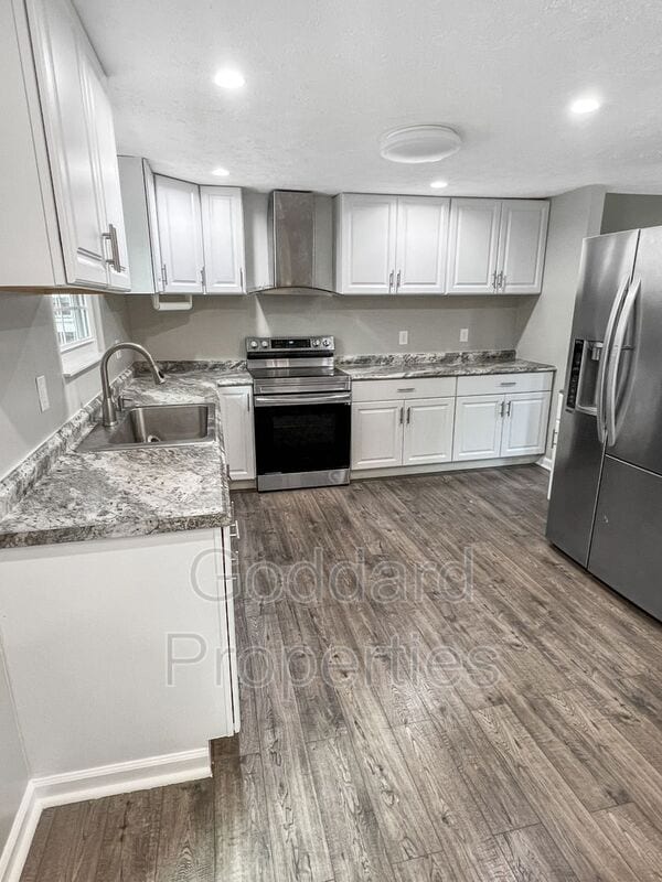 Building Photo - 8535 Hayshed Ln