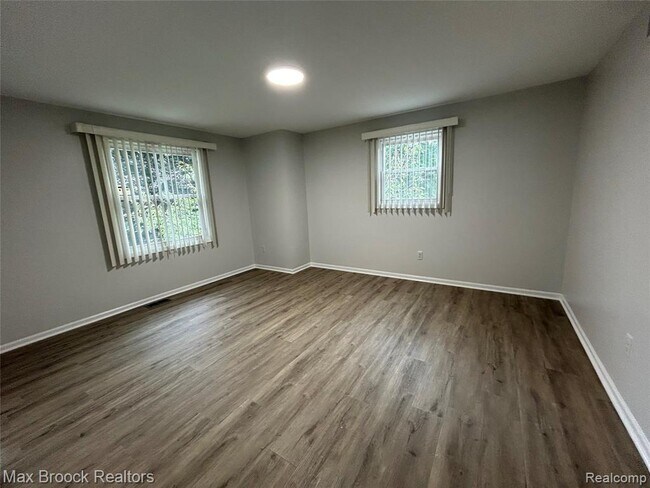 Building Photo - 2081 Babcock Dr
