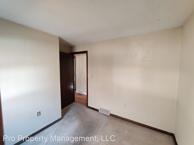Building Photo - 3 br, 1.5 bath House - 77 Hitchcock Drive