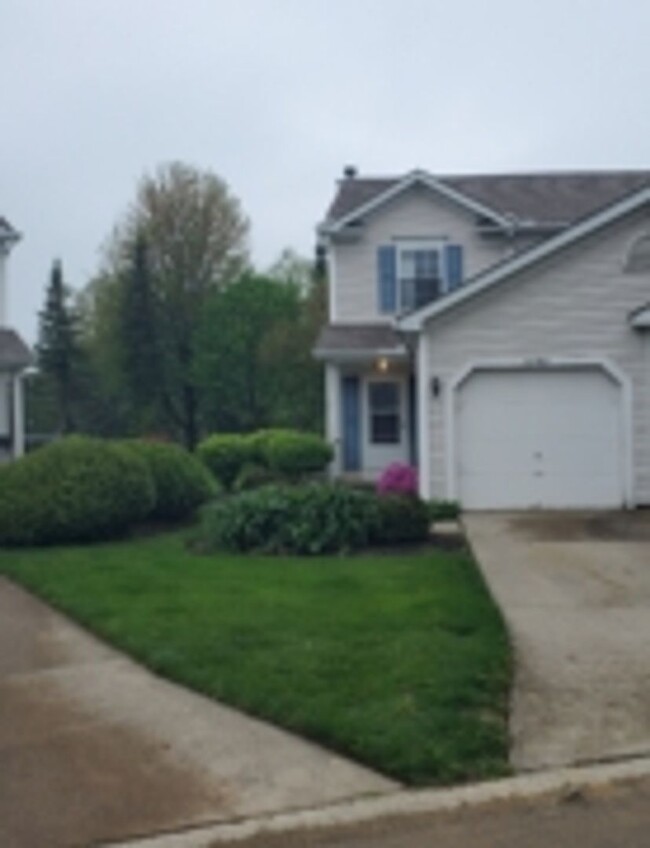 Building Photo - 2/3 Bed Room 1 ½ Townhouse for rent.