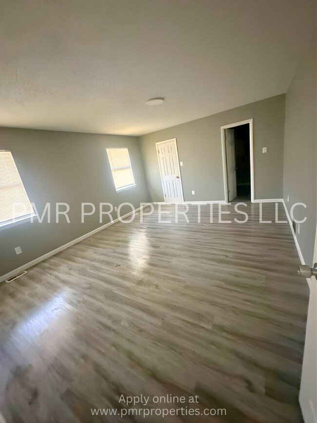 Building Photo - 3 Bedrooms - 2 Baths House