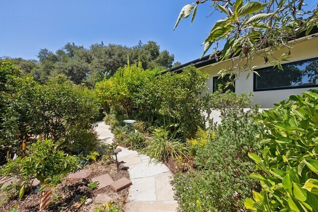 Building Photo - Beautiful Ranch Home with Bonus Room & Detached ADU | Minutes to Downtown