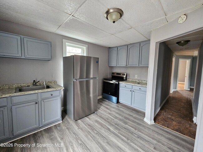 Building Photo - 351 Main St