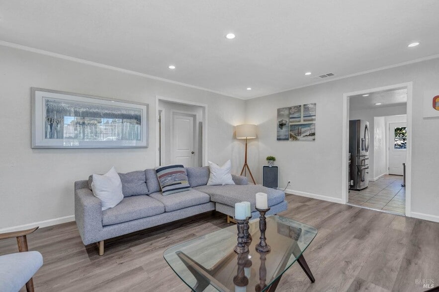 Living room - 683 Appian Way