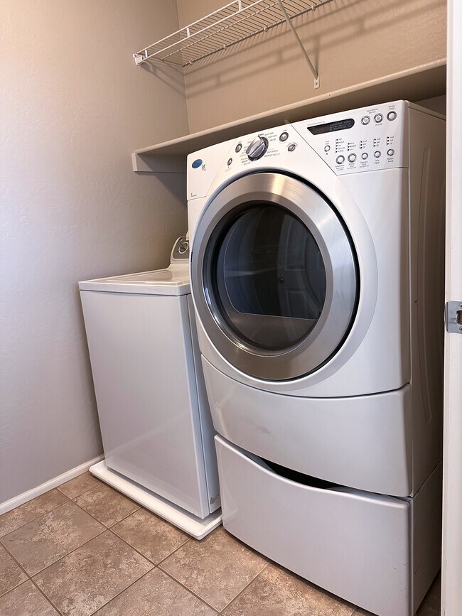 Building Photo - 4057 E Nunneley Rd