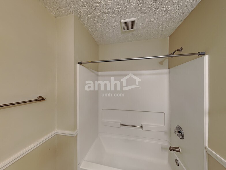 Building Photo - 6429 Ewen Cir