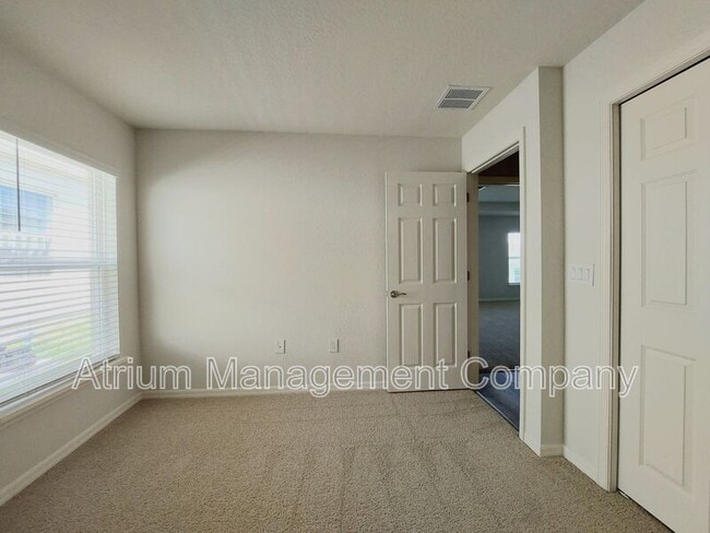 Building Photo - 1234 Cascade Dr