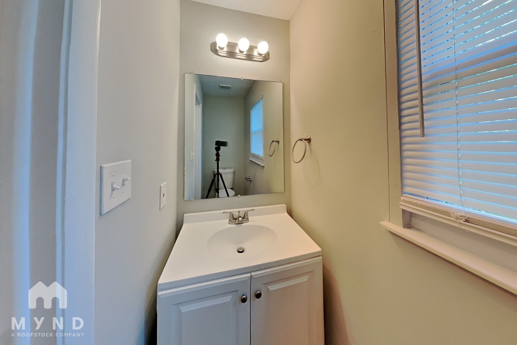 Building Photo - 6301 Ivory Palm Dr