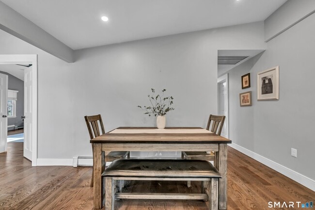 Building Photo - 10 Grove Pl