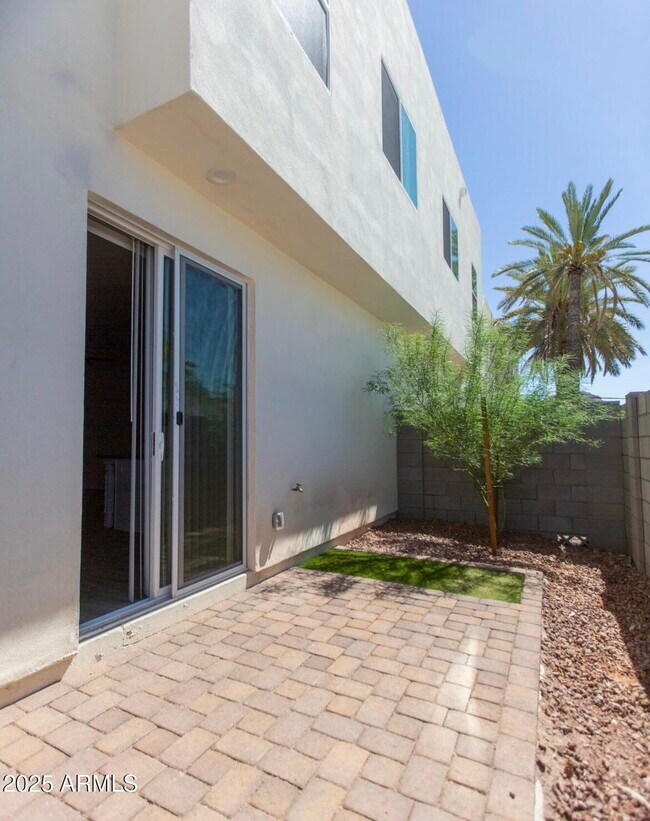 Building Photo - 1850 N 51st St