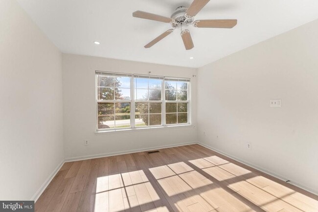Building Photo - 44210 Shady Glen Terrace