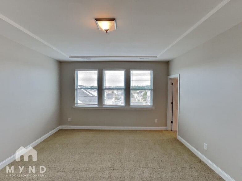 Building Photo - 2543 Statesville Ave